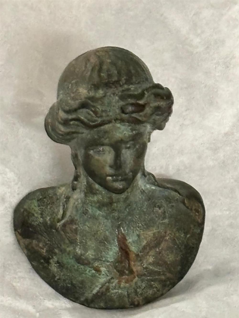 Λίνα Μενδώνη - αρχαία αντικείμενα Λίνα Μενδώνη - αρχαία αντικείμενα