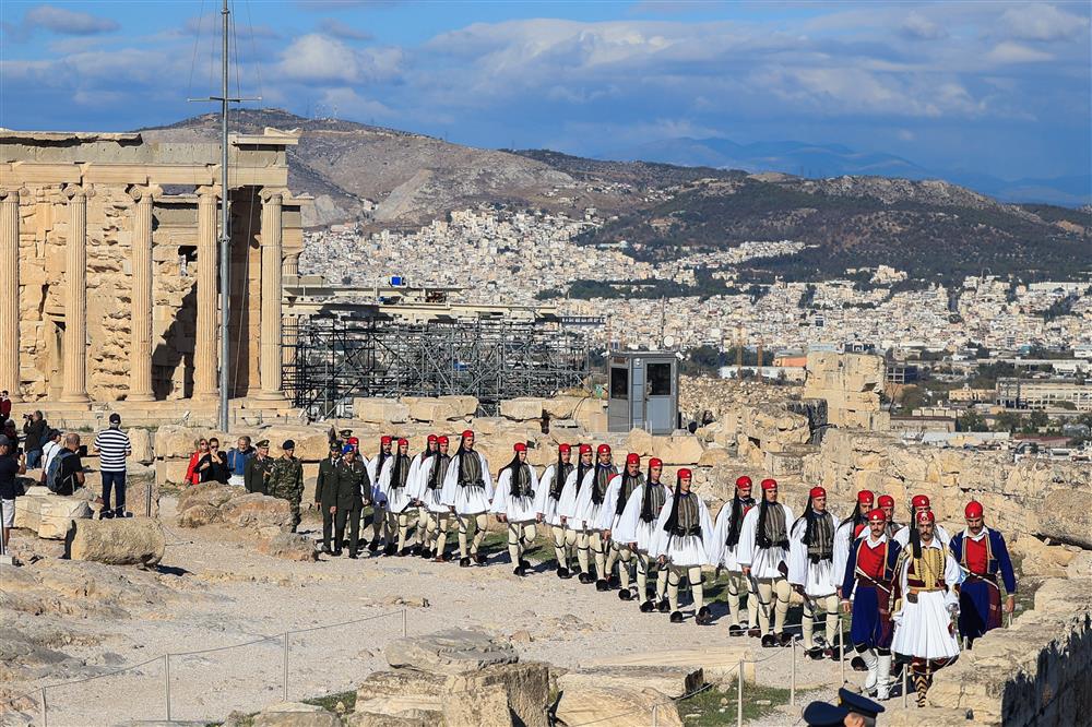Έπαρση σημαίας - Ακρόπολη