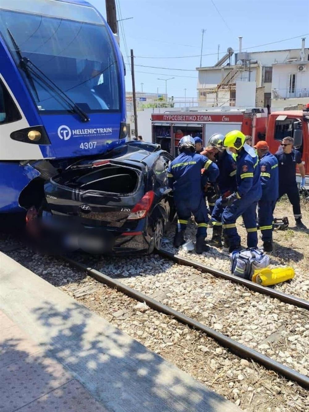 Τροχαίο - Πάτρα - Σύγκρουση τρένου με αυτοκίνητο Τροχαίο - Πάτρα - Σύγκρουση τρένου με αυτοκίνητο