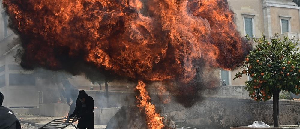 Φωτιά - Τέμπη - μολοτοφ - Τέμπη - Πορεία - Αστυνομία - Επεισόδια Φωτιά - Τέμπη - μολοτοφ - Τέμπη - Πορεία - Αστυνομία - Επεισόδια