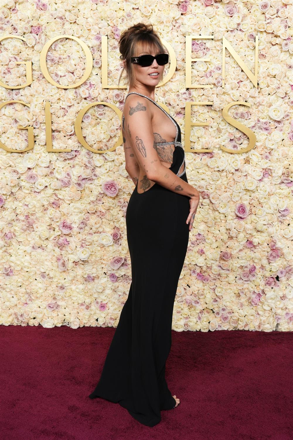 Χρυσές Σφαίρες - κόκκινο χαλί Χρυσές Σφαίρες - κόκκινο χαλί