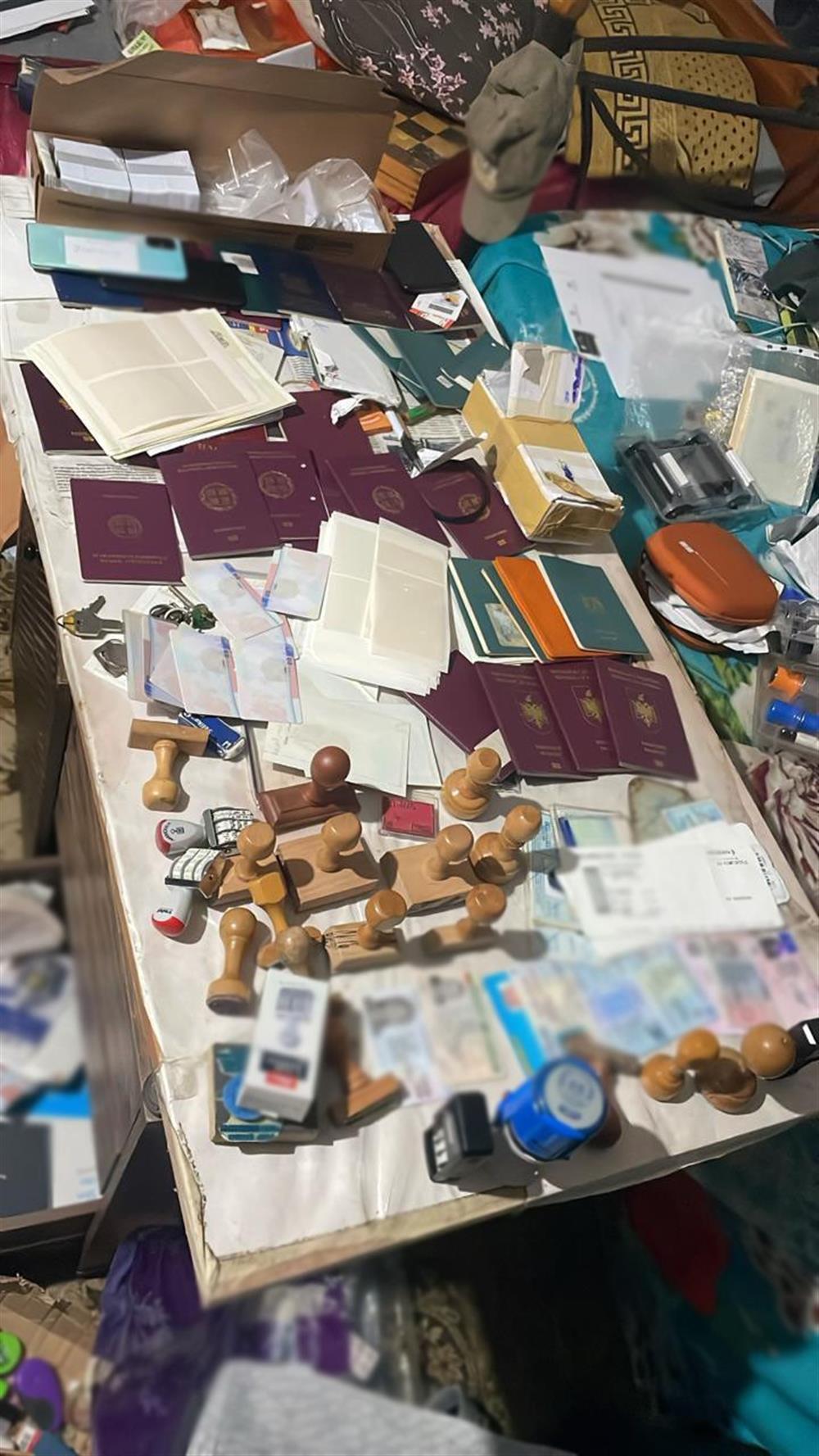 Κύκλωμα - Πλαστογραφία - Διακίνηση μεταναστών - ΕΛΑΣ Κύκλωμα - Πλαστογραφία - Διακίνηση μεταναστών - ΕΛΑΣ