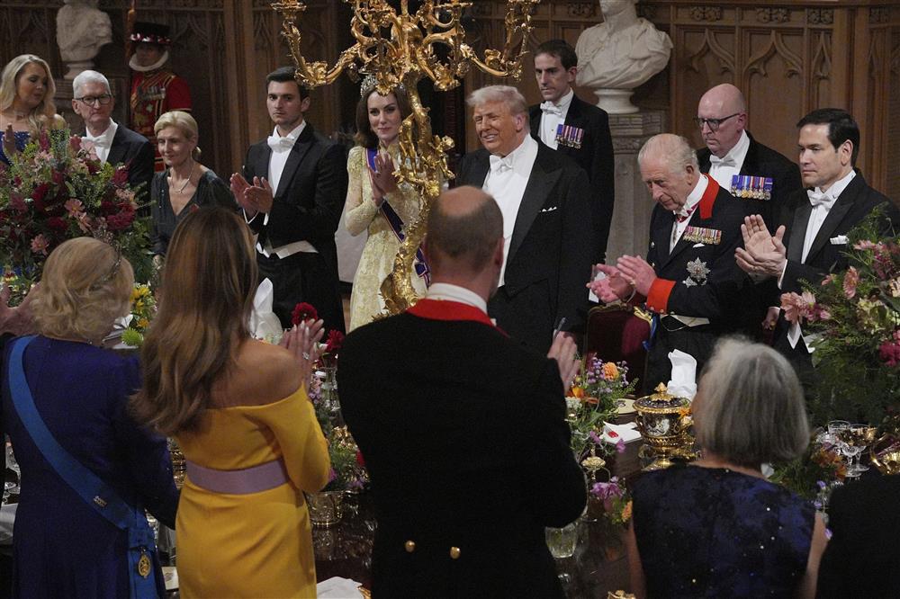 Ντόναλντ Τραμπ Βασιλιάς Κάρολος Ντόναλντ Τραμπ Βασιλιάς Κάρολος