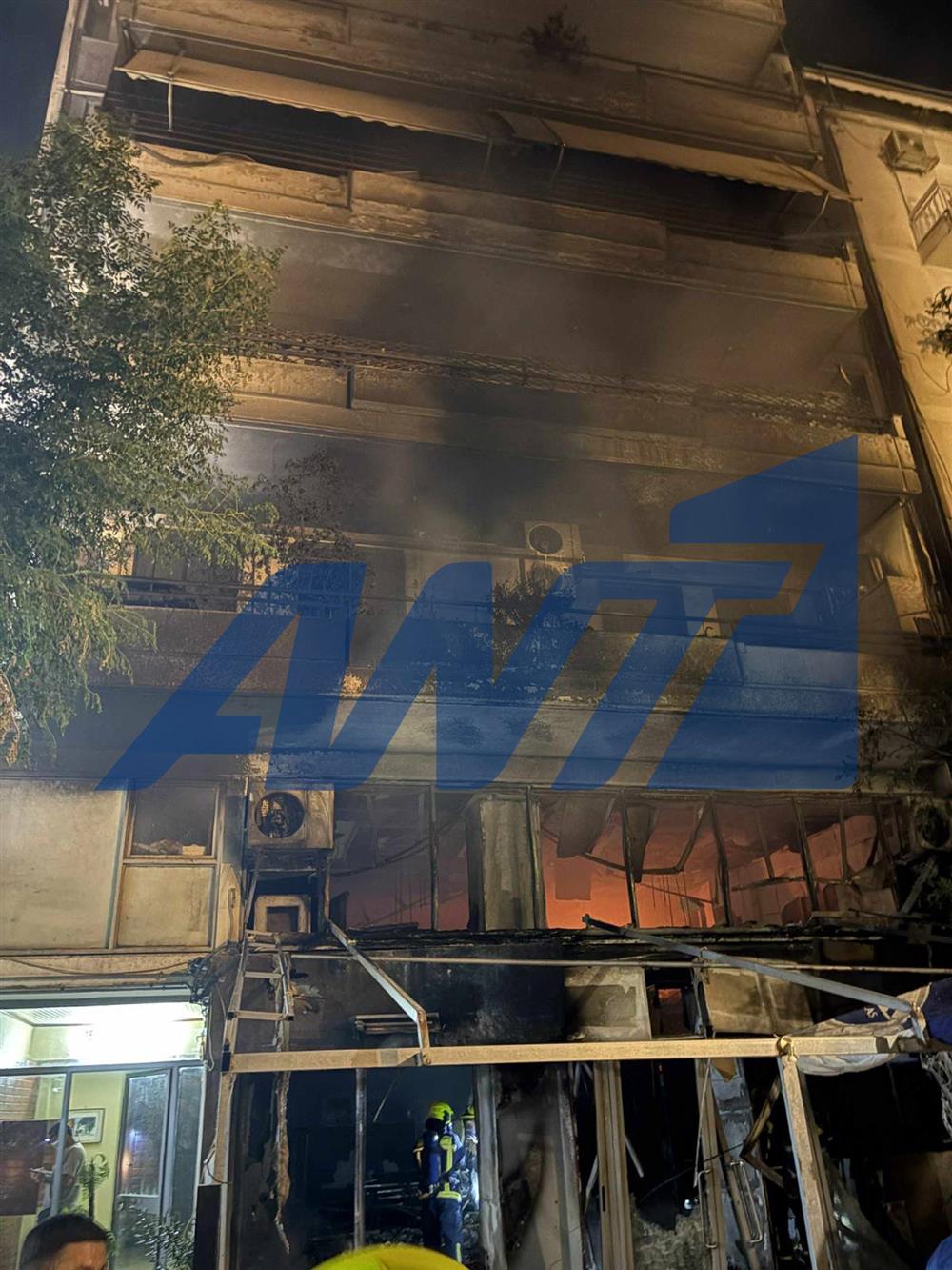 Πρώτες εικόνες από τη φωτιά στο Μεταξουργείο Πρώτες εικόνες από τη φωτιά στο Μεταξουργείο