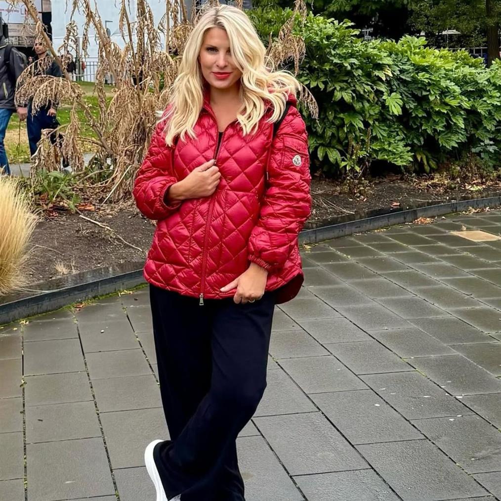 Ελένη Μενεγάκη: Οι φωτογραφίες στα social media με τσάντα αξίας 1.500 ευρώ - Είναι μια από τις πιο κλασικές