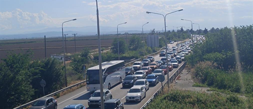 Εθνική οδός Αθηνών – Θεσσαλονίκης: Σοκ με νταλίκα να κινείται στο αντίθετο ρεύμα κυκλοφορίας