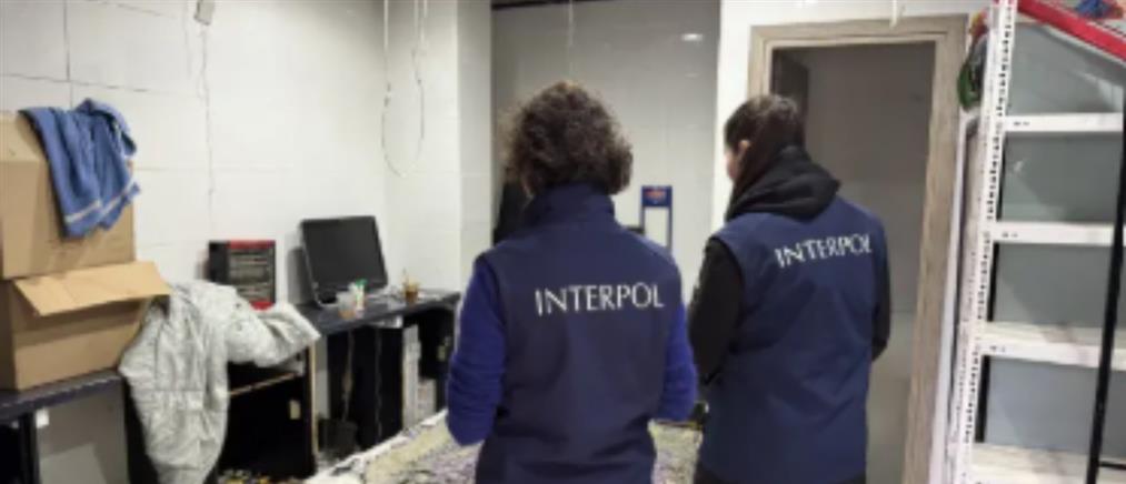 Αττική: Εξαρθρώθηκε εγκληματική οργάνωση που εκμεταλλευόταν ανήλικους για πώληση παράνομων καπνικών προϊόντων (Εικόνες)