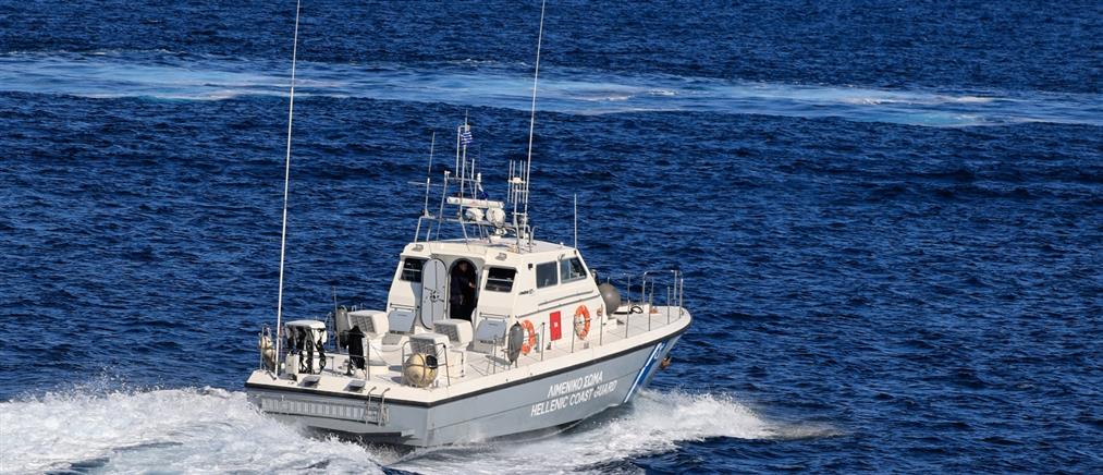 Λέρος: Καταδίωξη ταχύπλοου με δεκάδες μετανάστες