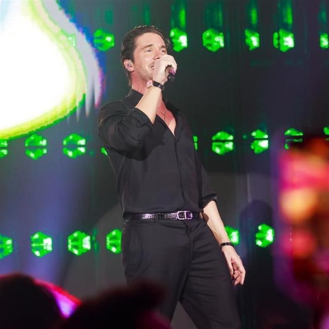 Η μαγική sold out πρεμιέρα του Νίκου Οικονομόπουλου στο "Fantasia"