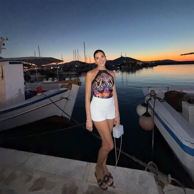 Σταματίνα Τσιμτσιλή: Με το #1 μαγιό για γυναίκες με μεγάλο στήθος & σωματότυπο "μήλο" - Είναι κλασική αξία