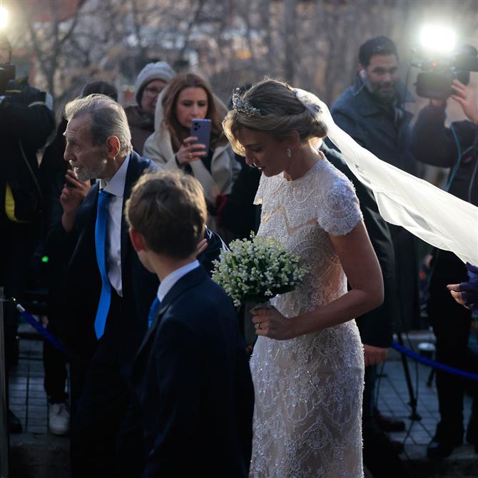 Χρυσή Βαρδινογιάννη: Η άφιξη της νύφης στην εκκλησία για τον γάμο της με τον Νικόλαο Ντε Γκρες