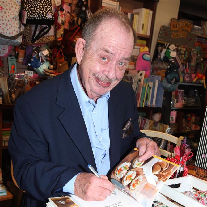 Στο νοσοκομείο ο Ηλίας Μαμαλάκης - "Εγώ πάλι είμαι ξάπλα εδώ και καιρό"