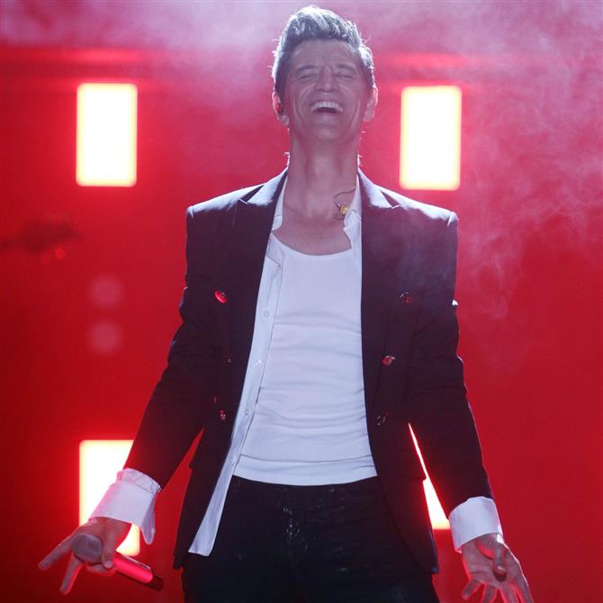 Σάκης Ρουβάς: Γιόρτασε on stage τα γενέθλιά του! Η τούρτα υπερπαραγωγή & η εμφάνιση της κόρης του, Αναστασίας και της Κάτιας Ζυγούλη