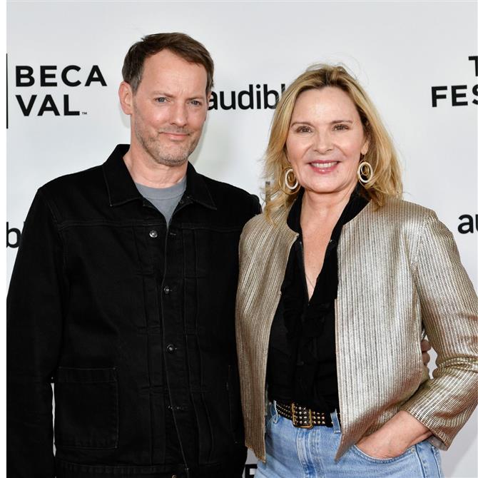 Κιμ Κατράλ: Η 69χρονη Σαμάνθα του "Sex And The City" παντρεύτηκε για τέταρτη φορά - Οι λεπτομέρειες του γάμου της