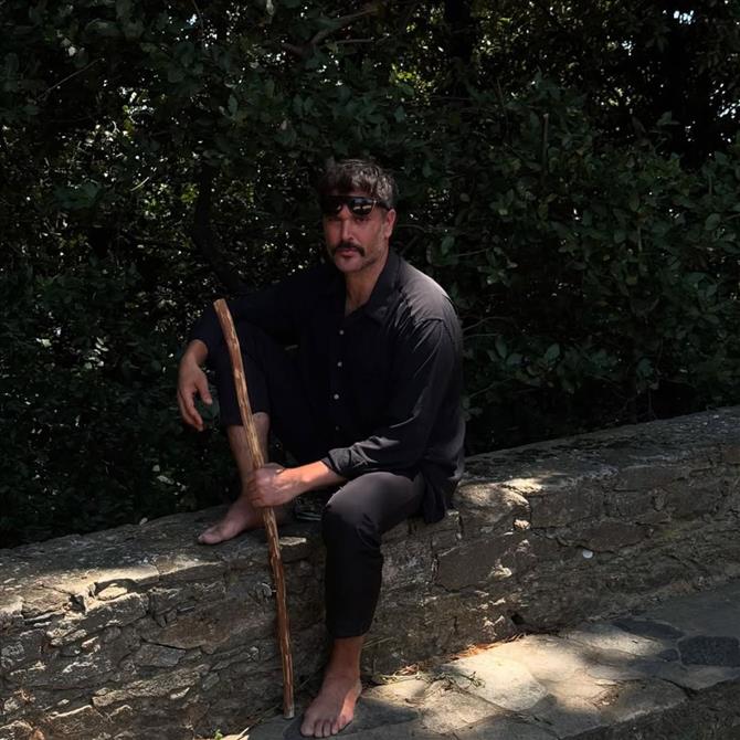 Μιχάλης Λεβεντογιάννης: Η έκπληξη των συνεργατών του στα γυρίσματα της σειράς "Γιατί ρε πατέρα;" για τα γενέθλιά του (Βίντεο) 