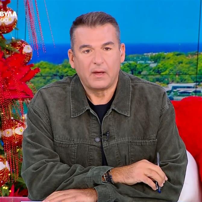 Ο Γιώργος Λιάγκας ξεκαθαρίζει: "Ούτε ο Ρόκκος είναι, ούτε από νησί είναι ο τραγουδιστής αυτός"