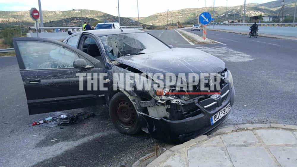 Βόλος - τροχαίο - αμάξι