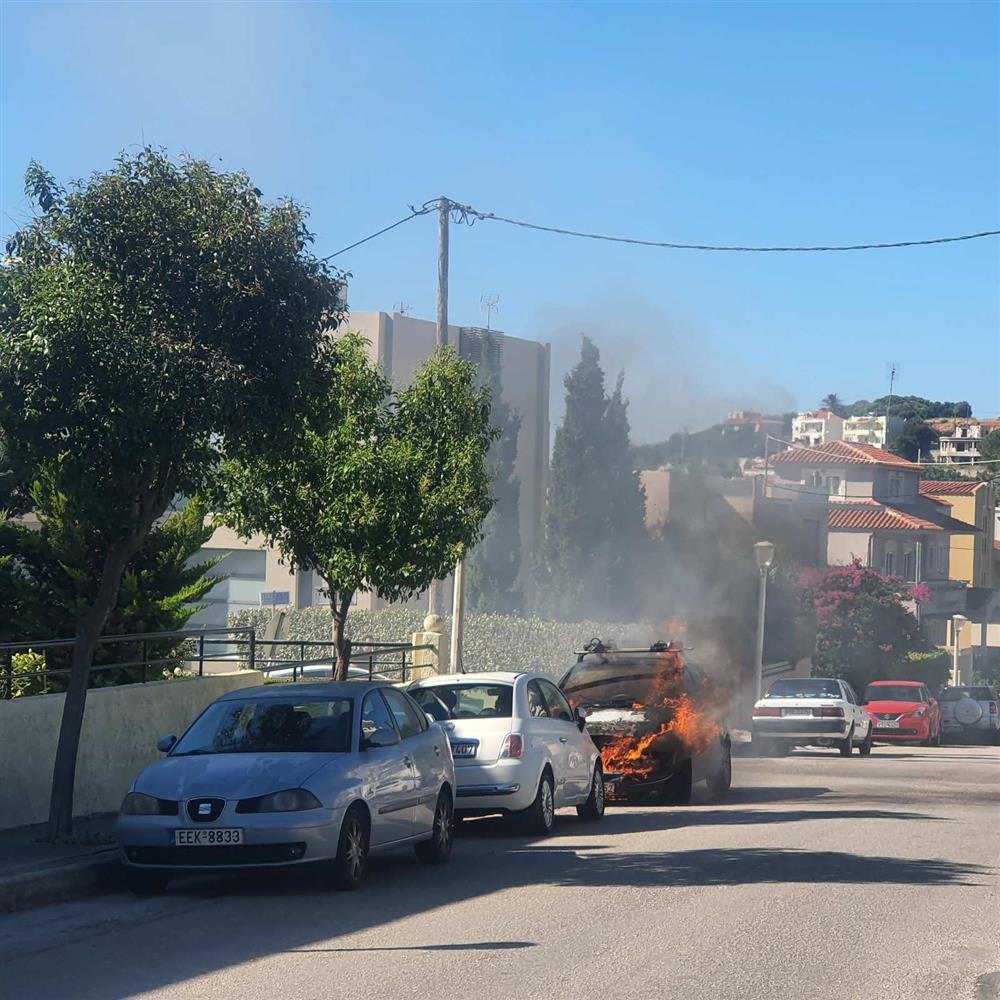 Αυτοκίνητο - Φωτιά - Ρόδος Αυτοκίνητο - Φωτιά - Ρόδος