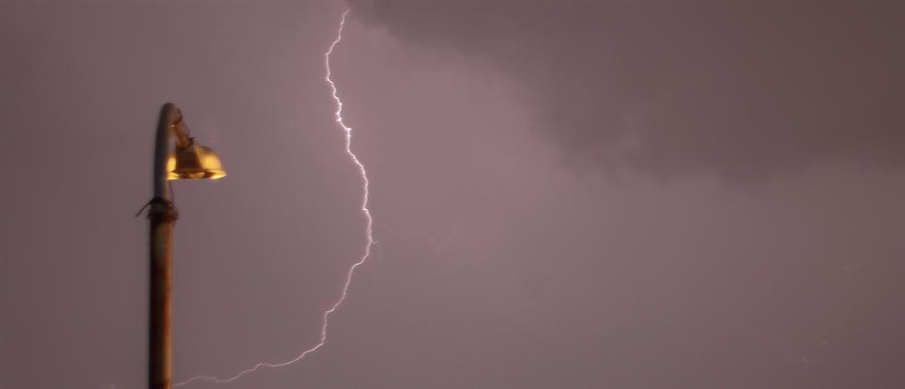 Κόκκινος συναγερμός για την κακοκαιρία που θα πλήξει αύριο τη χώρα